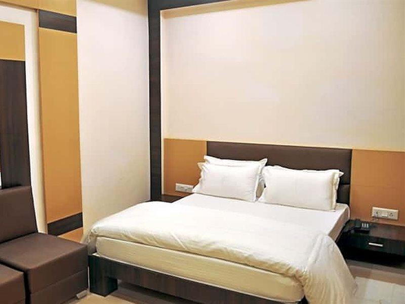 Townhouse 1182 Hotel Tirupati Galaxy Kanpur Exterior photo